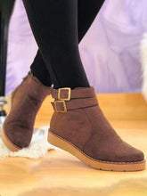 Botas de gamuza con cremallera lateral al tobillo